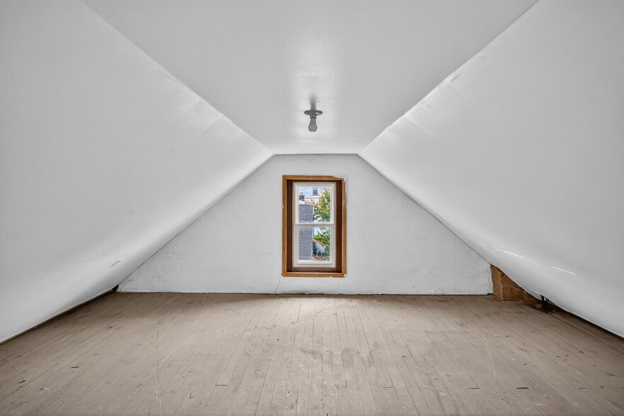 More Photos Of 1106 Broadway, Fountain Hill Office Residential For Sale