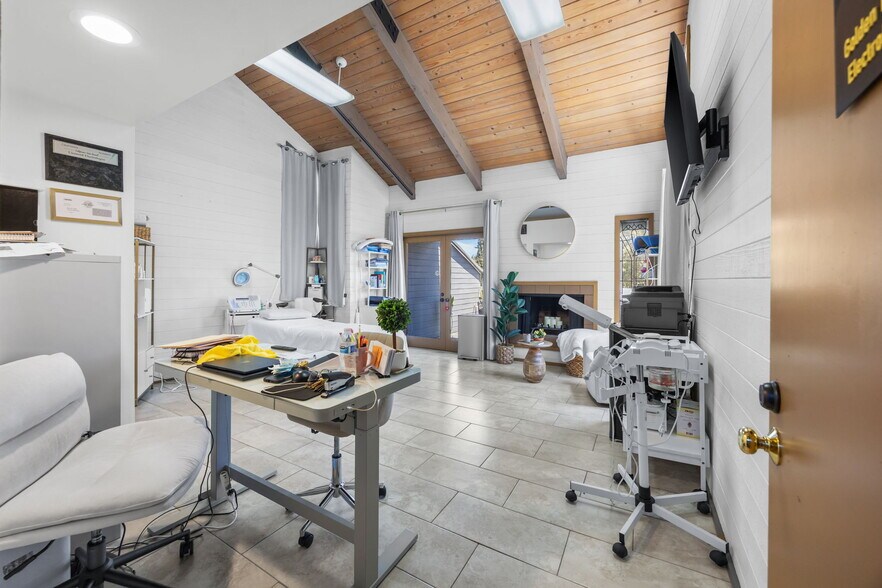 More Photos Of 630-640 S Glassell St, Orange Office For Sale