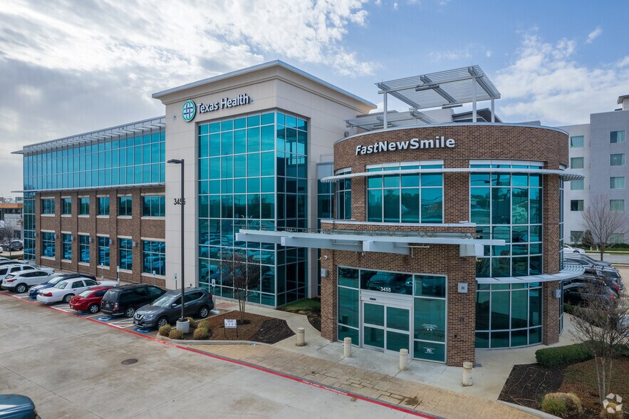 Primary Photo Of 3455 Locke Ave, Fort Worth Medical For Lease