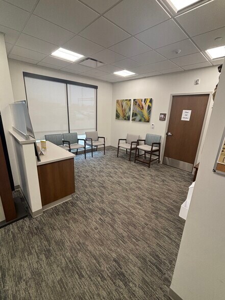 More Photos Of 1714 W Springfield Ave, Champaign Storefront For Lease