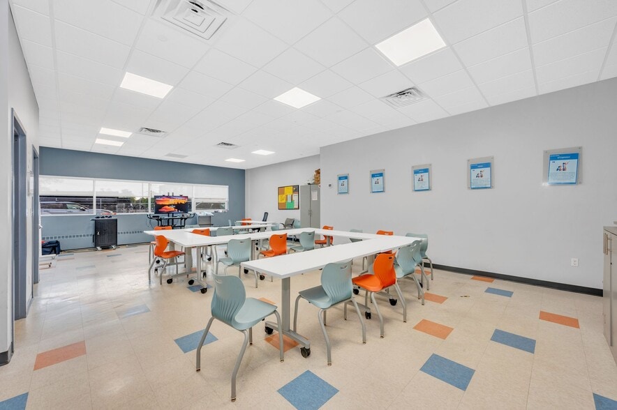 More Photos Of 150 Granite Ave, Staten Island Self Storage For Sale