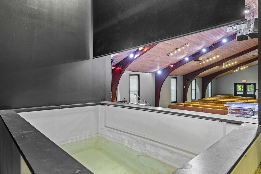 More Photos Of 2450 Pontoon Rd, Granite City Religious Facility For Sale