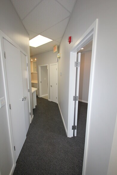 More Photos Of 87 Main St, North Reading Light Manufacturing For Sale