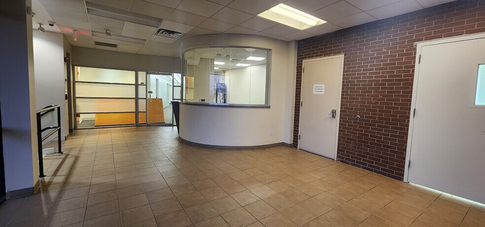 More Photos Of 1 Michael Ave, Farmingdale Office For Lease