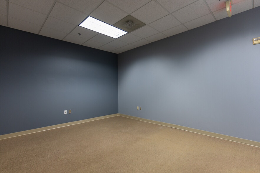 More Photos Of 7001 Heritage Village Plz, Gainesville Office For Lease