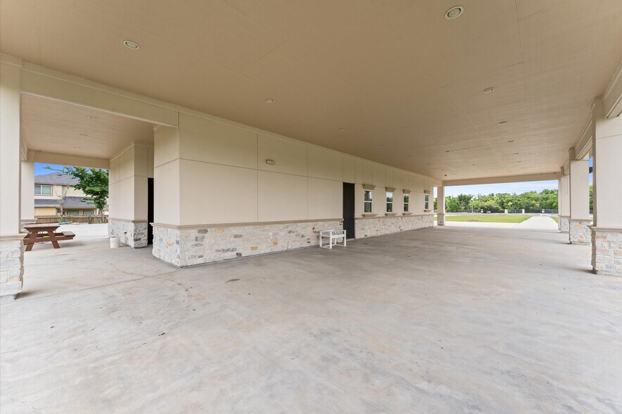 More Photos Of 5155 Almeda Genoa Rd, Houston Sports And Entertainment For Lease