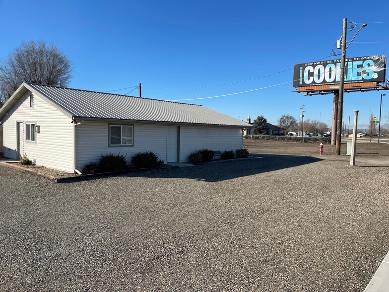 More Photos Of 1715 N Oregon St, Ontario Office For Lease