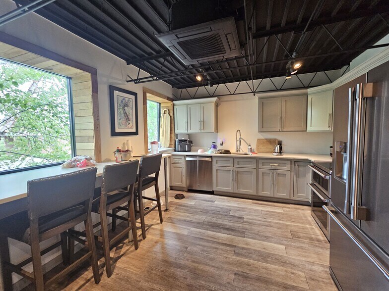 More Photos Of 1129 Baldwin St, Chattanooga Light Manufacturing For Sale