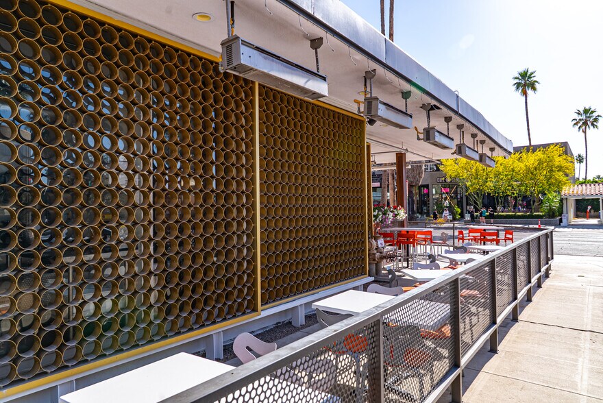 More Photos Of 707-745 N Palm Canyon Dr, Palm Springs Restaurant For Lease