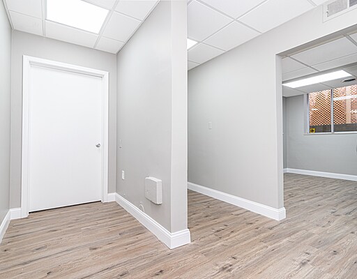 More Photos Of 16975-16991 Farmington Rd, Livonia Medical For Lease