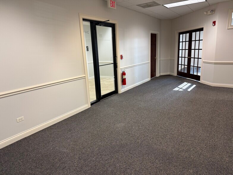More Photos Of 1880 W Winchester Rd, Libertyville Medical For Sale