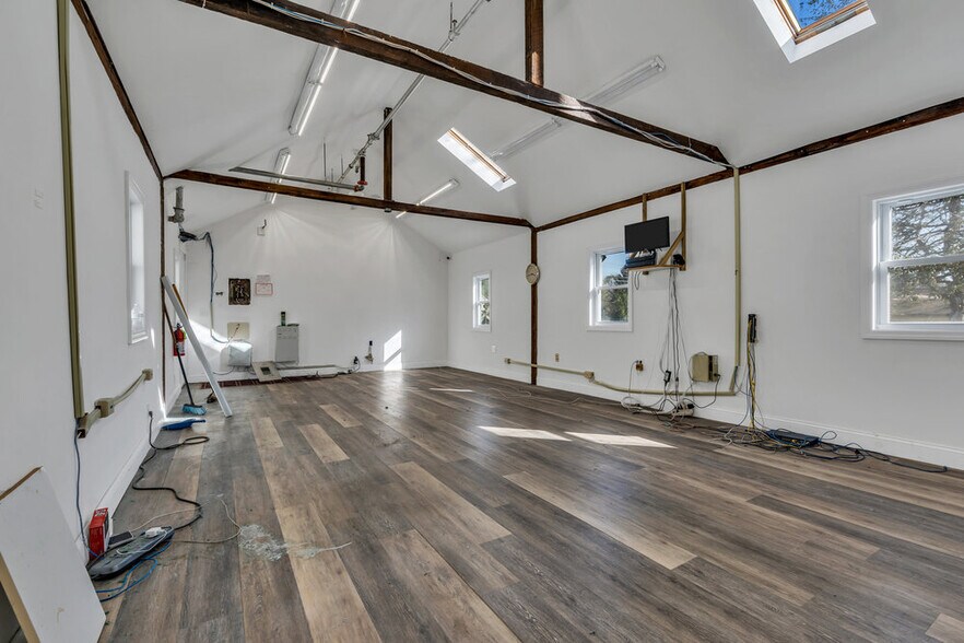 More Photos Of 3209 Atlantic Ave, Allenwood Showroom For Lease