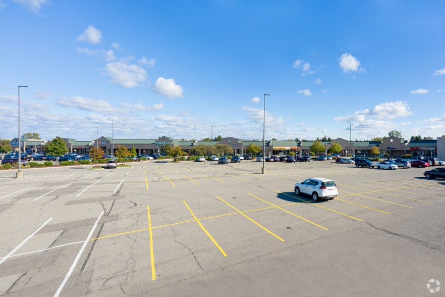 More Photos Of 16001-16201 Ford Rd, Dearborn Storefront For Lease