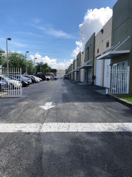More Photos Of 10601-10677 NW 122nd St, Medley Warehouse For Lease