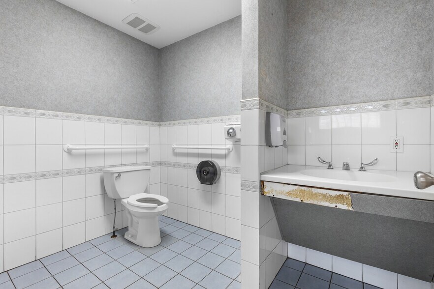 More Photos Of 297 16th Ave, Newark Land For Sale