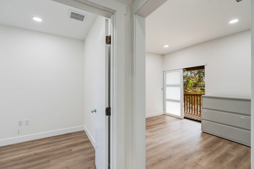 More Photos Of 2831 Ringling Blvd, Sarasota Unknown For Lease