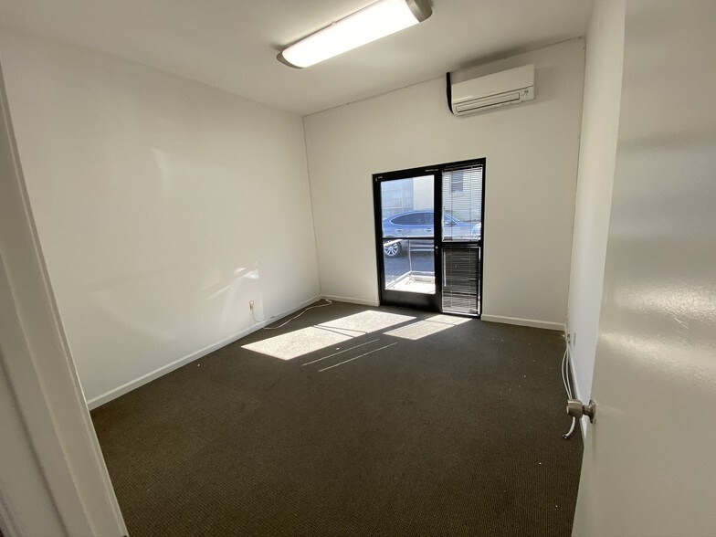 More Photos Of 936-938 S Amphlett Blvd, San Mateo Warehouse For Lease