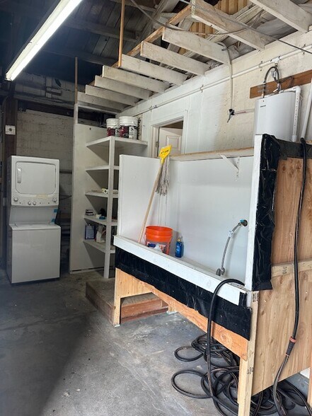 More Photos Of 4530 Martin Luther King Jr Way, Oakland Warehouse For Lease