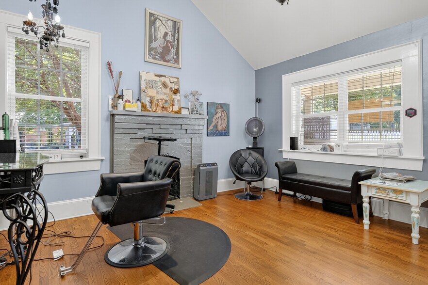 More Photos Of 19428 Zion Ave, Cornelius Office For Sale