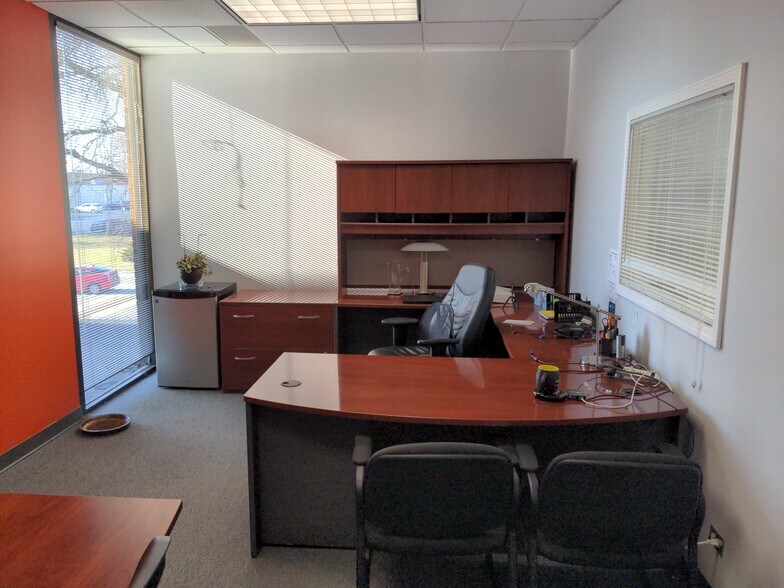 More Photos Of 405 S Washington Blvd, Mundelein Office For Sale