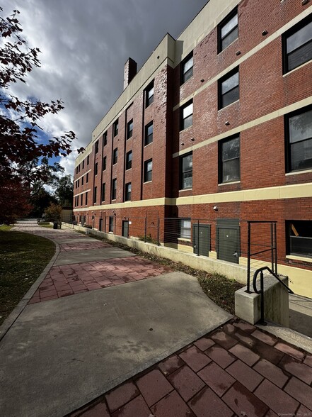 More Photos Of 1435 State St, New Haven Apartments For Sale