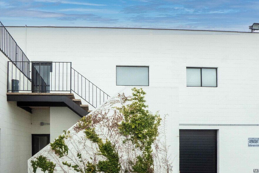 More Photos Of 10826-10834 Burbank Blvd, North Hollywood Office For Sale