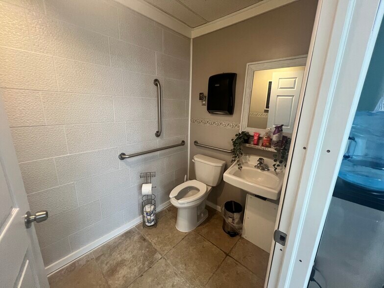 More Photos Of 1302 Monmouth Rd, Mount Holly Storefront Retail Office For Lease