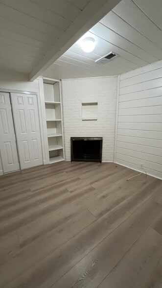 More Photos Of 22157 Clarendon St, Woodland Hills Office For Sale