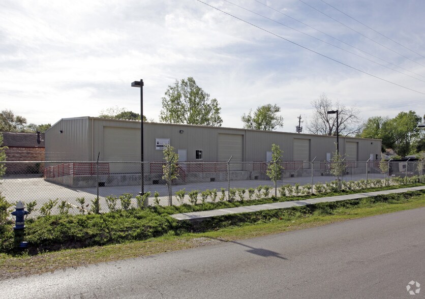 More Photos Of 8561 Rayson Rd, Houston Warehouse For Lease