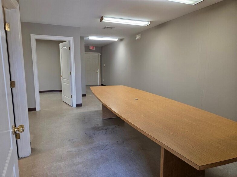 More Photos Of 1065 Muller Pky, Westwego Office For Sale