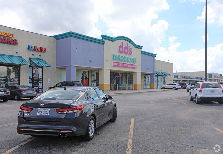 More Photos Of 13030-13190 Veterans Memorial Dr, Houston Unknown For Lease