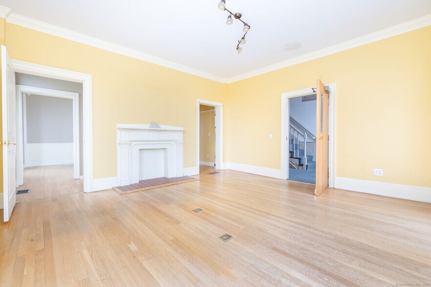 More Photos Of 11 Hayward Ave, Colchester Office For Sale