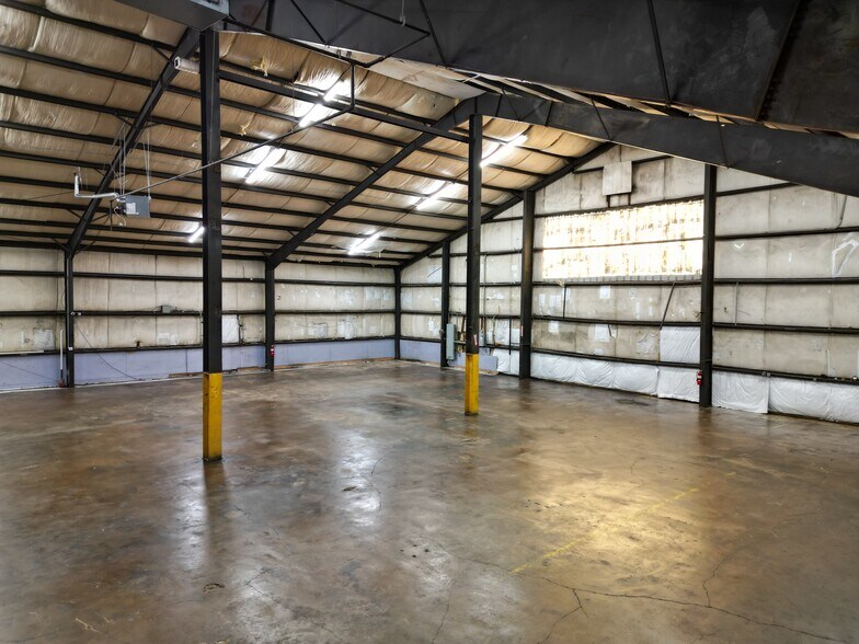 More Photos Of 158 American Way, Madison Distribution For Lease