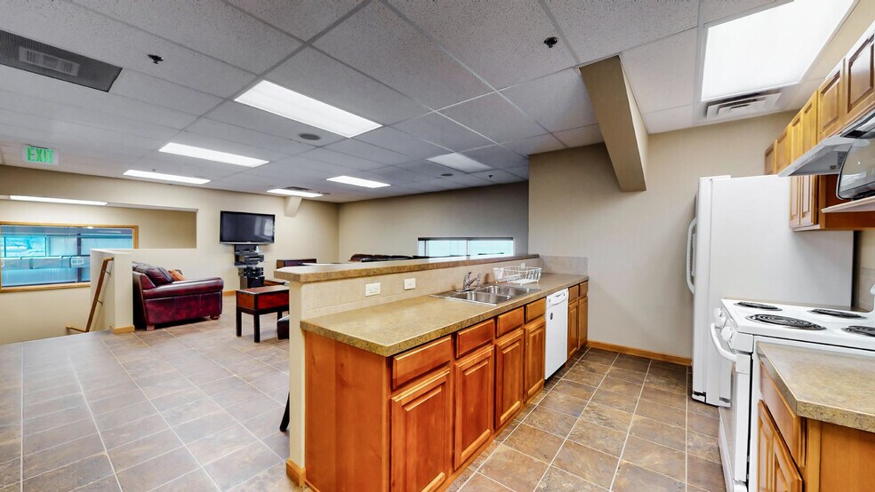 More Photos Of 5740 Boeing Dr, Loveland Warehouse For Sale