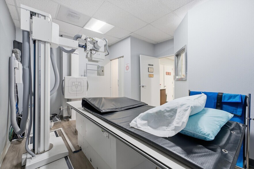 More Photos Of 44725 10th St W, Lancaster Medical For Sale