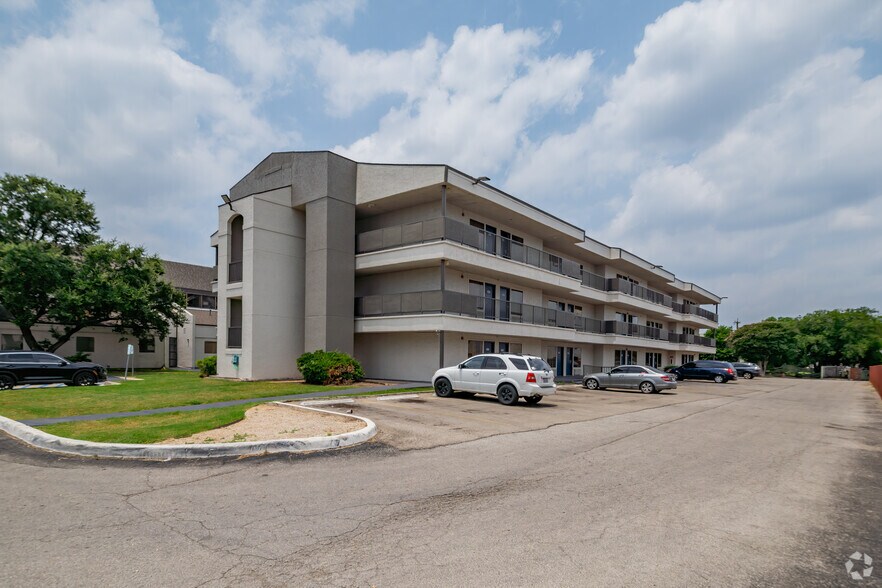 More Photos Of 11221 San Pedro Ave, San Antonio Hotel For Sale