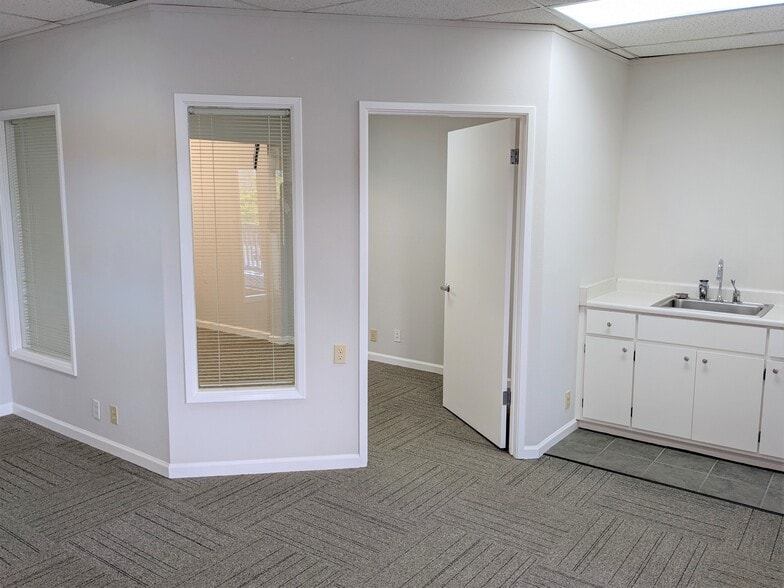 More Photos Of 1100 Lincoln Ave, Napa Medical For Lease