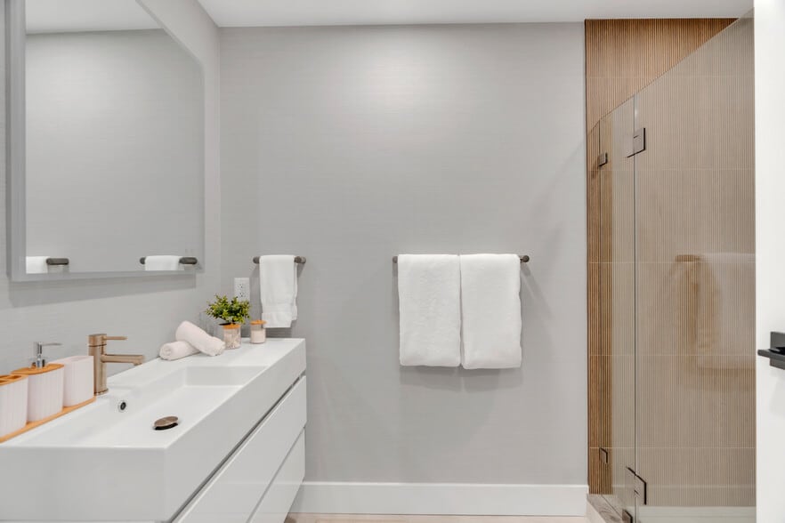 More Photos Of 32 Broadway Ave, Mystic Hotel For Sale