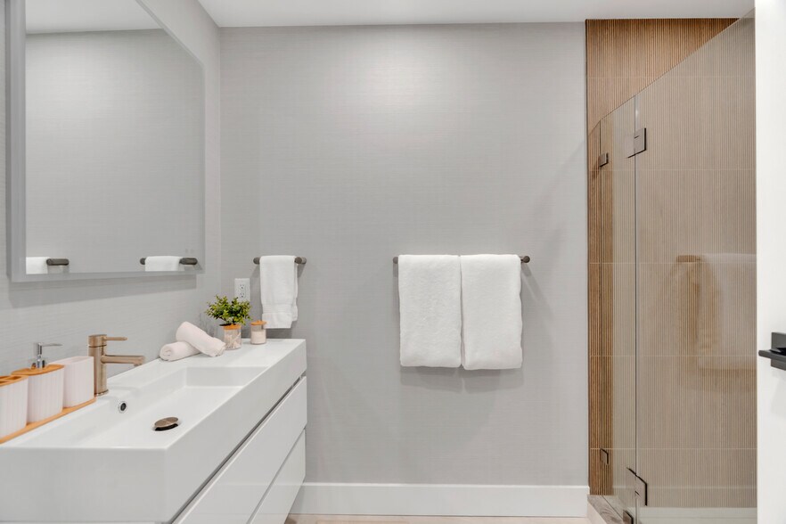 More Photos Of 32 Broadway Ave, Mystic Hotel For Sale
