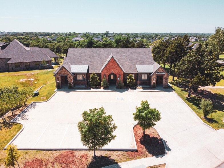 Primary Photo Of 2901 Fairfax Dr, Edmond Medical For Lease