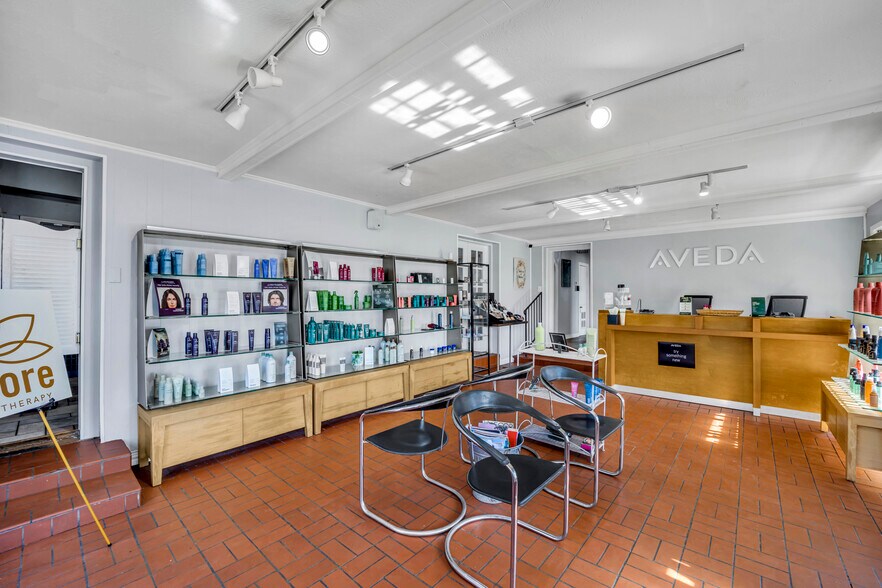 More Photos Of 808 W Abram St, Arlington Freestanding For Sale