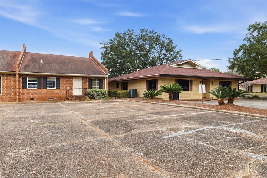 More Photos Of 235-237 John Knox Rd, Tallahassee Medical For Sale