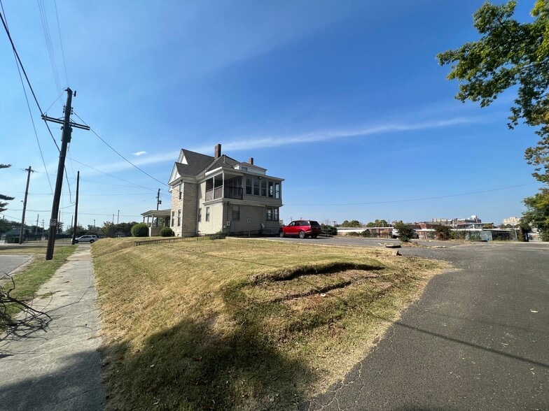 More Photos Of 320 East St, Memphis Office For Sale