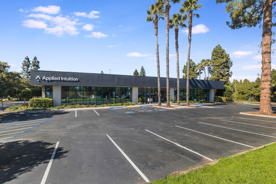 More Photos Of 82 Pioneer Way, Mountain View Research And Development For Lease