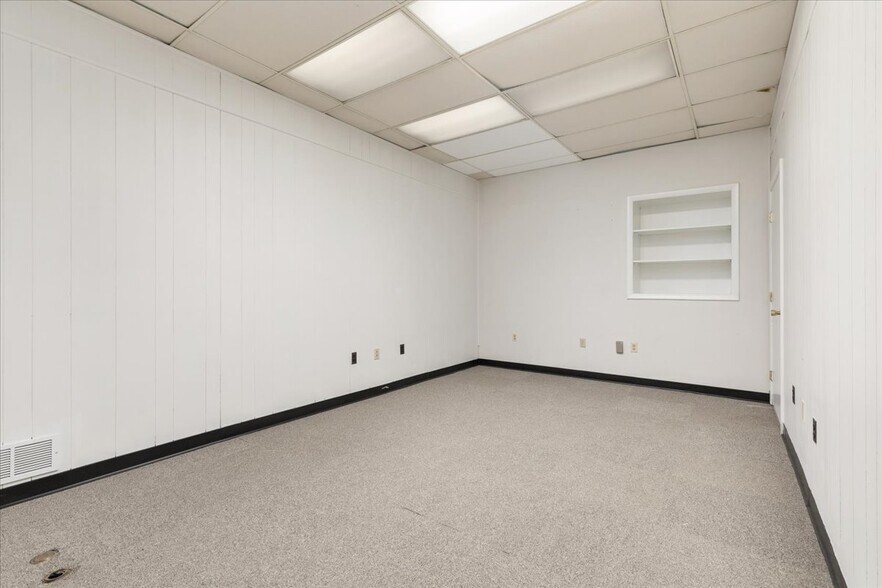 More Photos Of 11 Water St, Front Royal Loft Creative Space For Lease