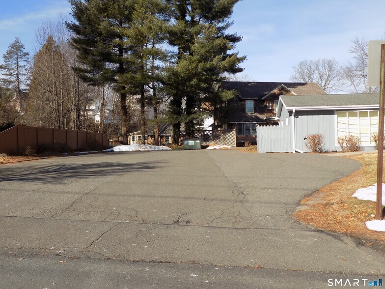 More Photos Of 85 Beleden Gardens Dr, Bristol Medical For Sale