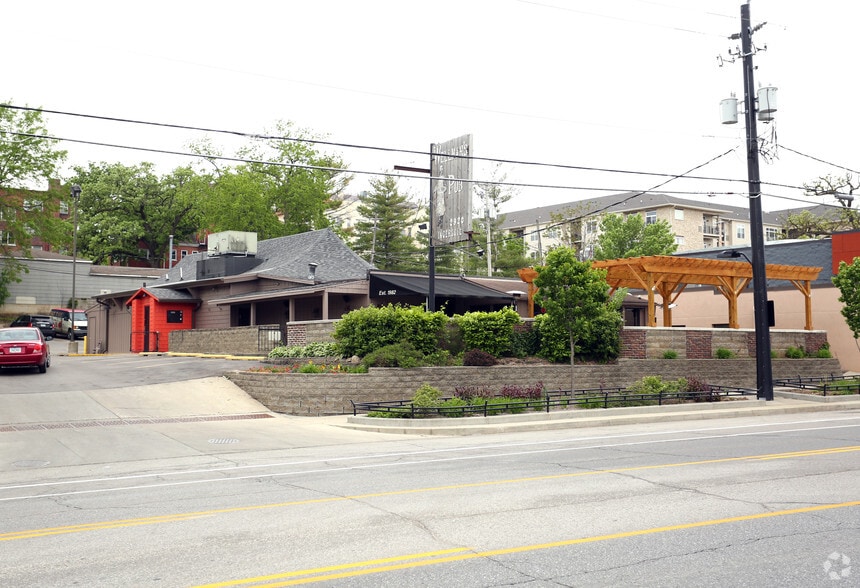 Primary Photo Of 2920 Ingersoll Ave, Des Moines Restaurant For Lease