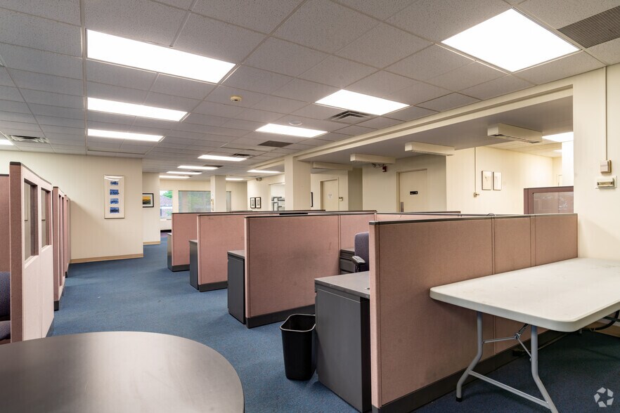 More Photos Of 965 E Jefferson Ave, Detroit Office For Sale