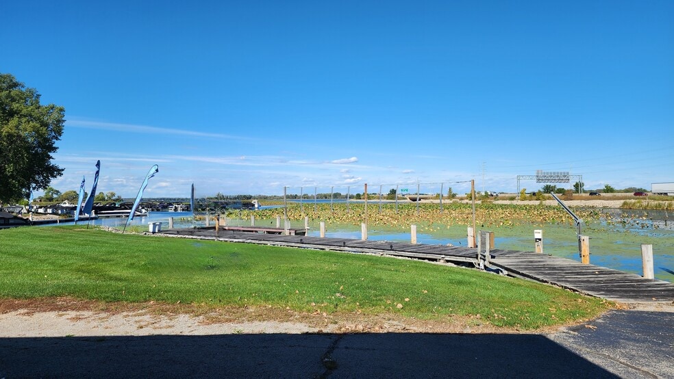 More Photos Of 2187 Abraham Ln, Oshkosh Warehouse For Lease