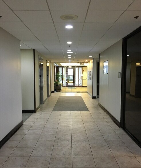 More Photos Of 1110 Jorie Blvd, Oak Brook Office For Lease